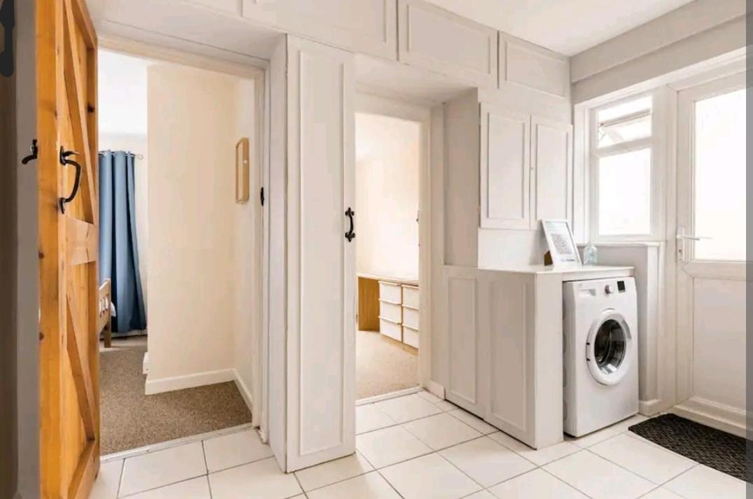 The Hideaway, Family Apartment Close To The Beach. Пейнтън Екстериор снимка